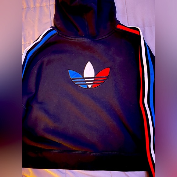 Cropped adidas hoodie size Large excellent used condition super comfy! - Picture 4 of 4